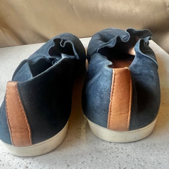 Kenneth Cole Gentle Souls Womens Size 9 Blue Suede Flats With Ruffled Trim - Picture 4 of 12